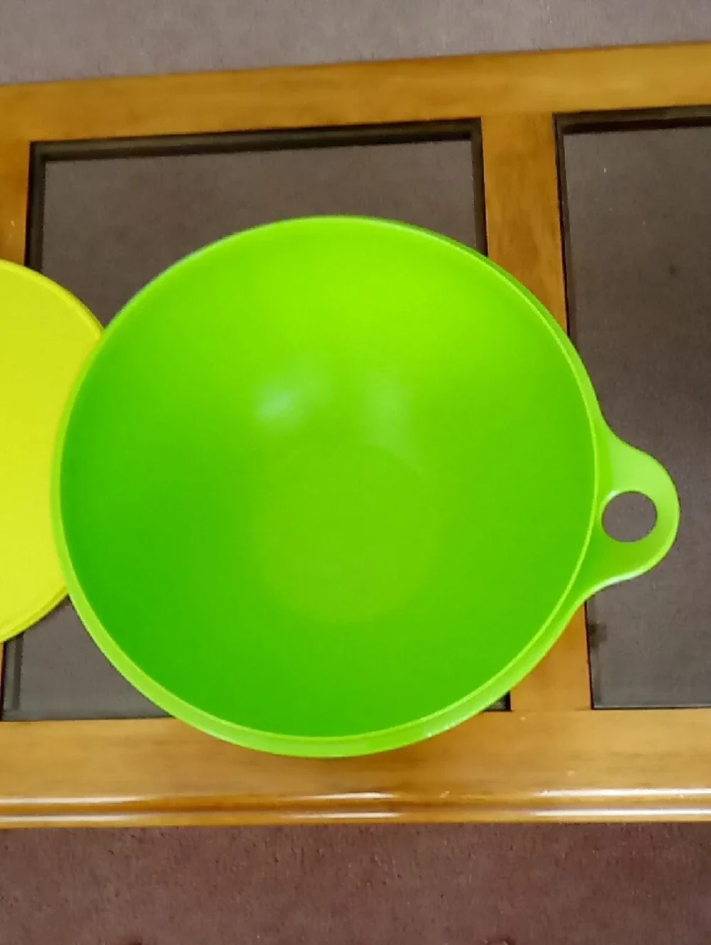 NWOT Tupperware That'saBowlwith Lid
